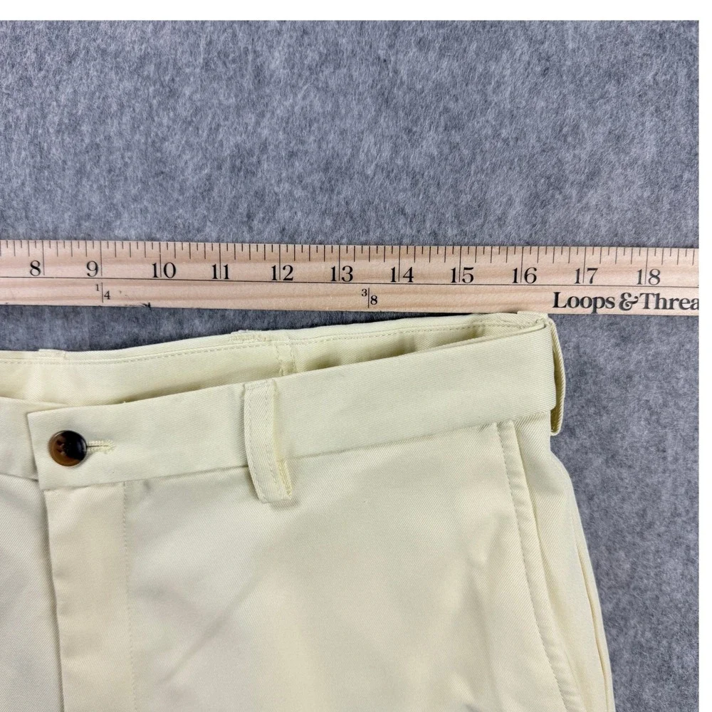 Haggar‎ Men's Shorts 32 Light/Butter Yellow Flat Front Casual Summer